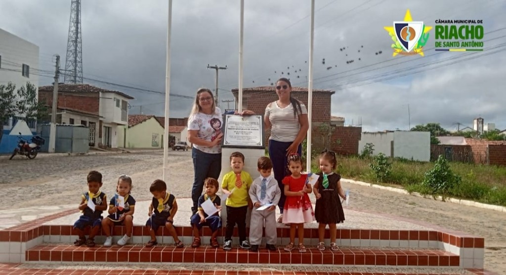 Câmara de Riacho de santo Antônio recebe visita das crianças da Creche Municipal